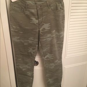 Loft camo skinny jeans
